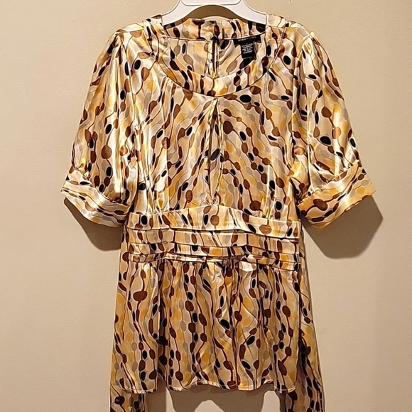 BCBGMaxAzria Tops - ❤️ NWOT! BCBGMAXAZRIA SATIN TIE BACK KEYHOLE TOP LARGE